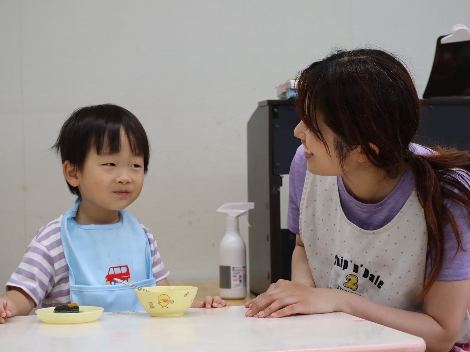 0〜2歳児：昼食準備・昼食・遊び