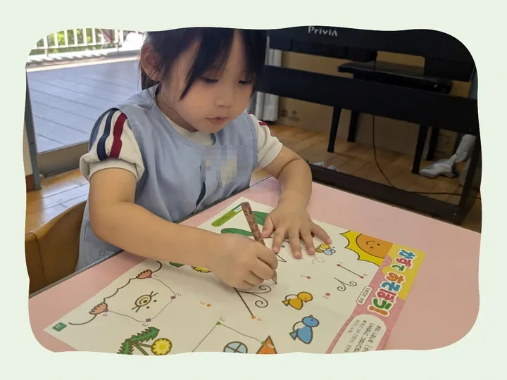 子どもが教材に取り組んでいる様子